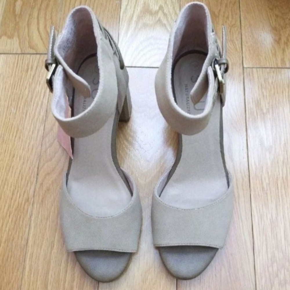 Naturalizer Sandals